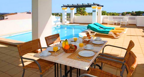 Apartment with Pool