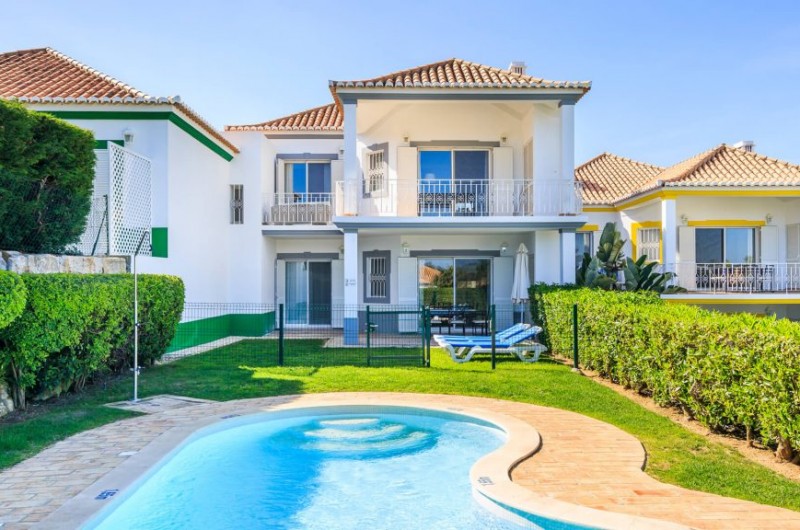 2 Bed Apartment with Pool